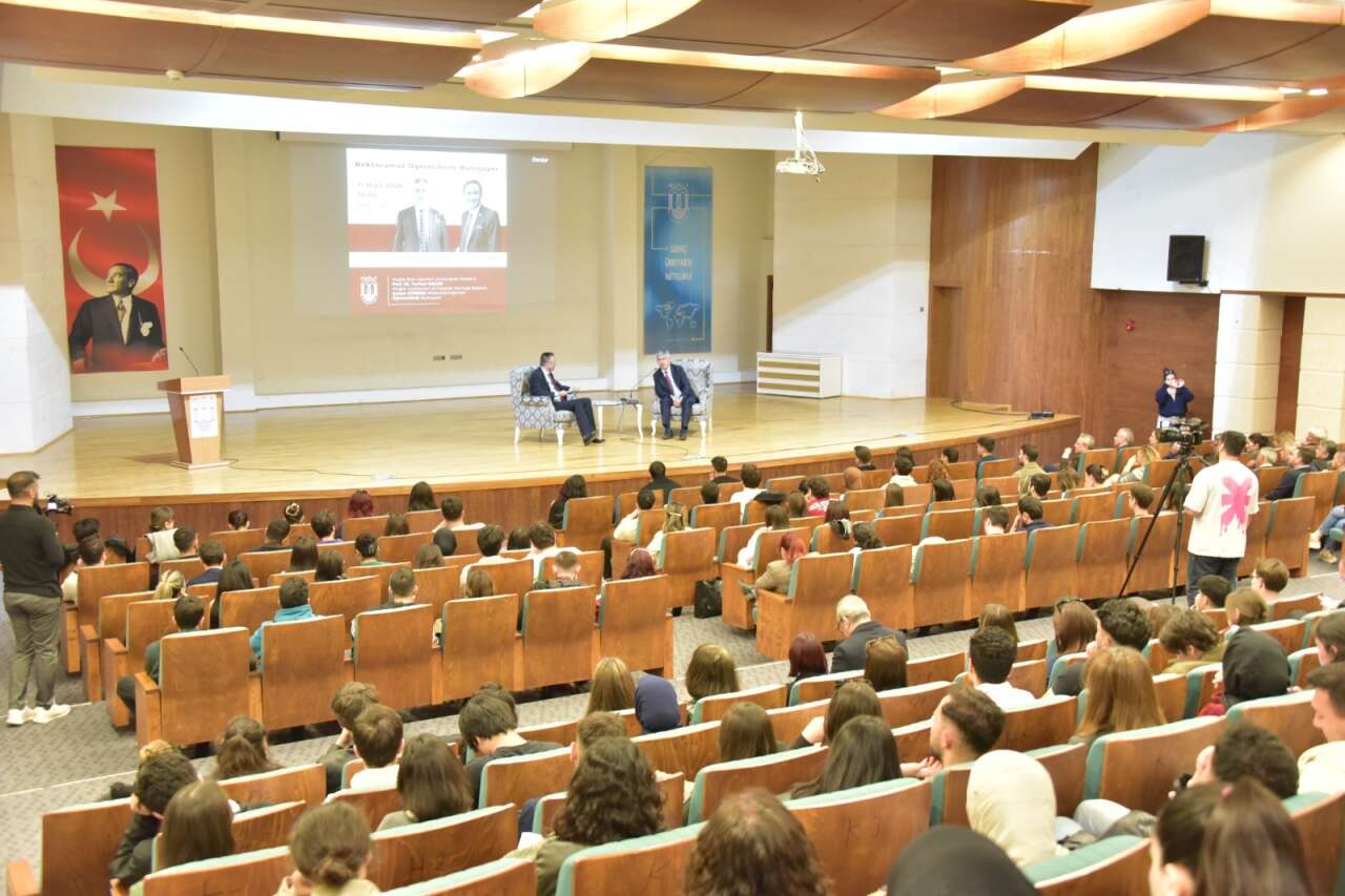 Kenan Gürbüz Moderatörlüğünde Rektör Kaçar Öğrencilerle Buluştu 2